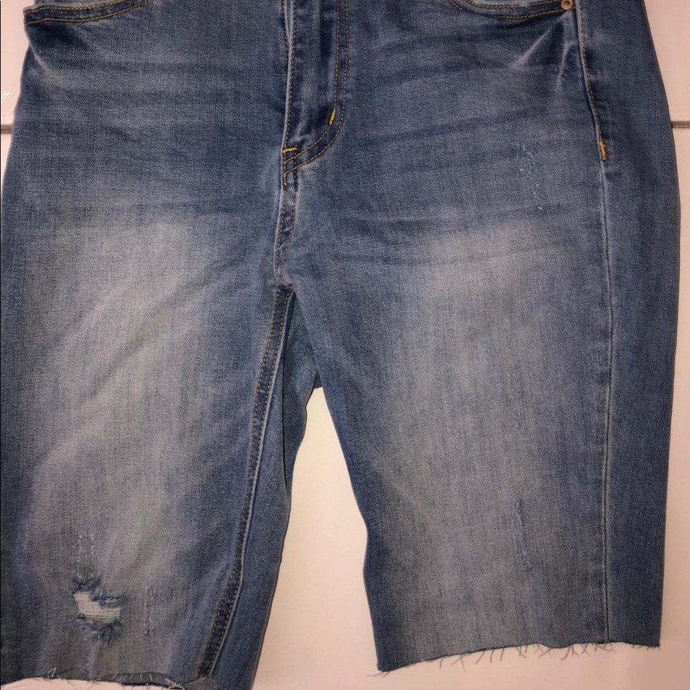 Lightwash bermuda jean shorts